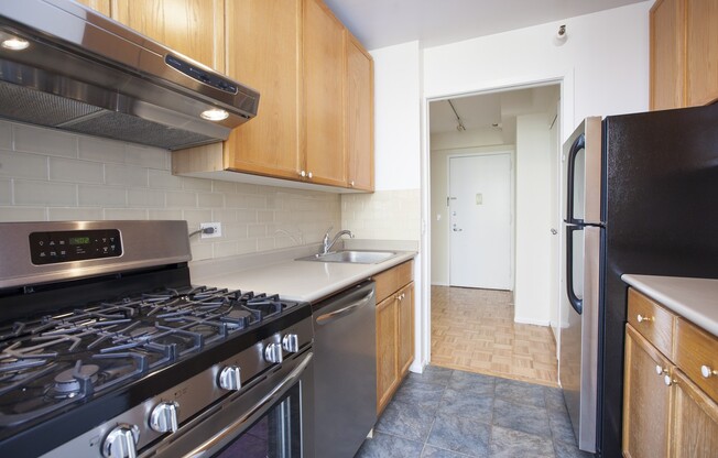 1 bed, 1 bath, 863 sqft, $4,100, Unit 30-F