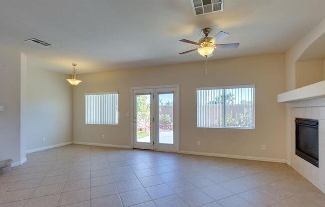 2 beds, 2.5 baths, $1,700, Unit Unit 2