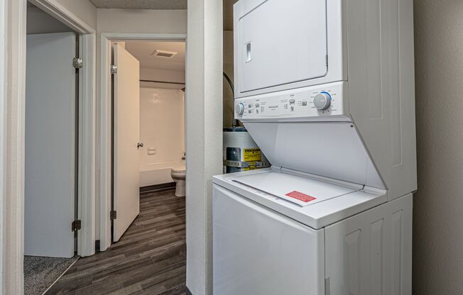 2 beds, 1 bath, 980 sqft, $1,645