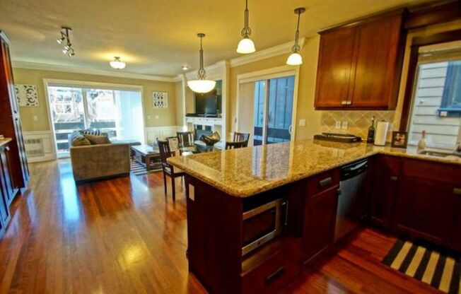 Chic Townhome in Fremont