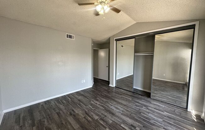 2 beds, 1 bath, 974 sqft, $1,215, Unit 1008