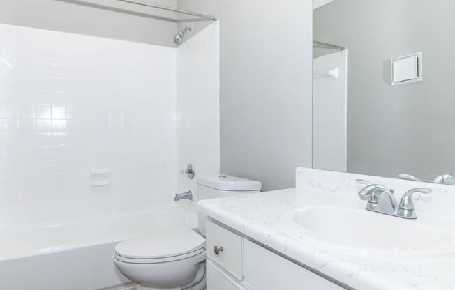 2 beds, 2 baths, 965 sqft, $1,225