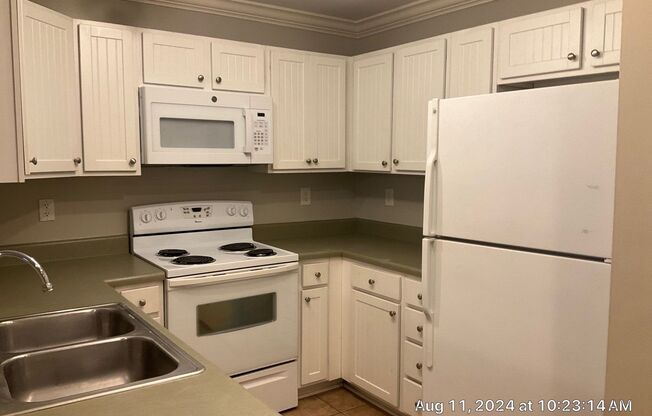 3 beds, 3 baths, 1,332 sqft, $1,800, Unit 03914C-0210