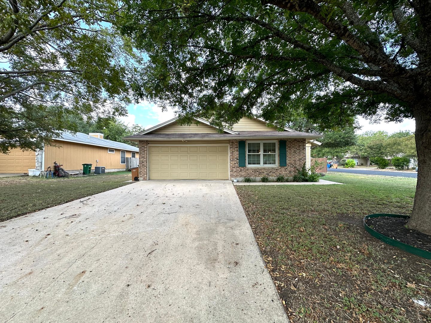Beautiful Milwood 3 Bedrooms 2 Bathroom Single Story Home for Rent with Modern Upgrades & Decked Backyard at a corner lot