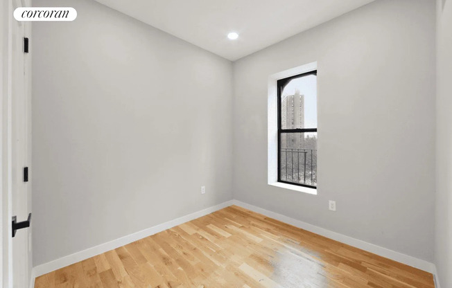 3 beds, 1 bath, $2,775, Unit PH2