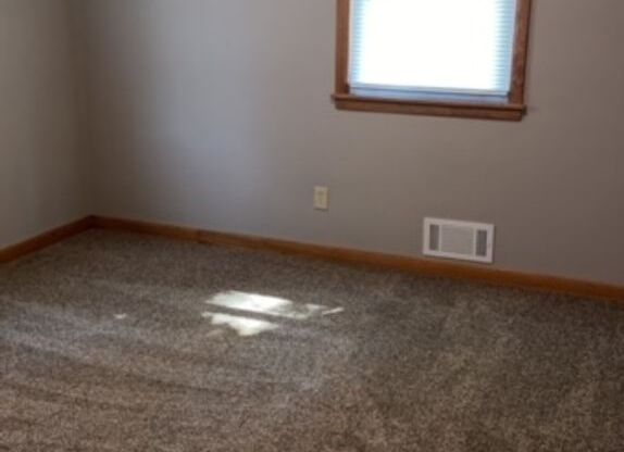 4 beds, 1 bath, $1,625