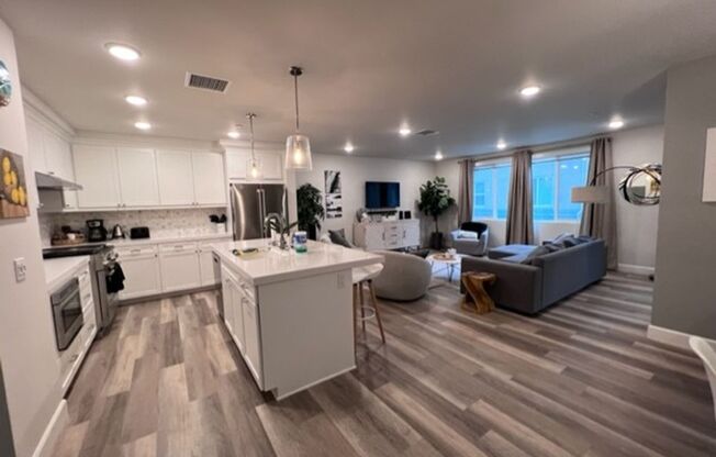 Available February! Upscale Carlsbad Townhome - 2 Blocks to the beach