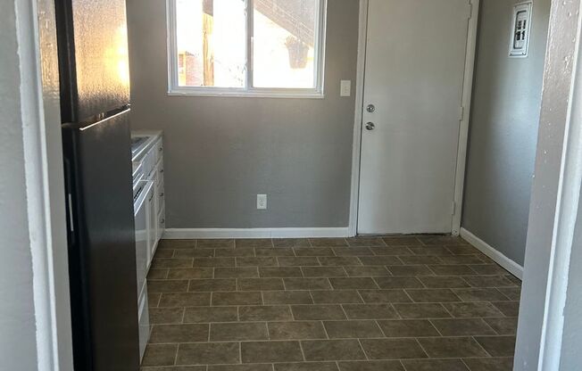 2 beds, 1 bath, 750 sqft, $1,045, Unit B09 1048 11