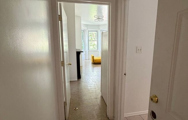 Studio, 1 bath, $1,100, Unit Unit 1