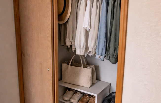 2 beds, 1 bath, 720 sqft, $1,125, Unit 25