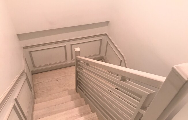 459 W 43 ST