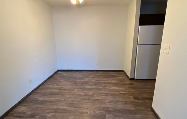 2 beds, 1 bath, 1,000 sqft, $800, Unit Unit 11