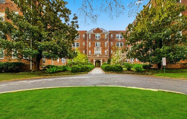 Spacious 1BR/1BA in Fabulous Cathedral Heights neighborhood!