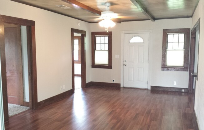 2 beds, 1 bath, $1,400