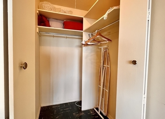 1 bed, 1 bath, 605 sqft, $3,500, Unit 23L