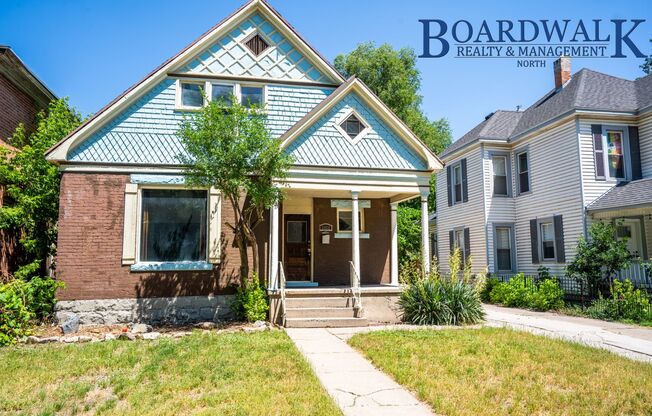 4 Bedroom Victorian Single Family Home