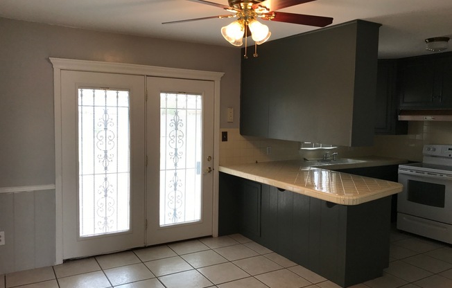 3 beds, 2 baths, $1,580