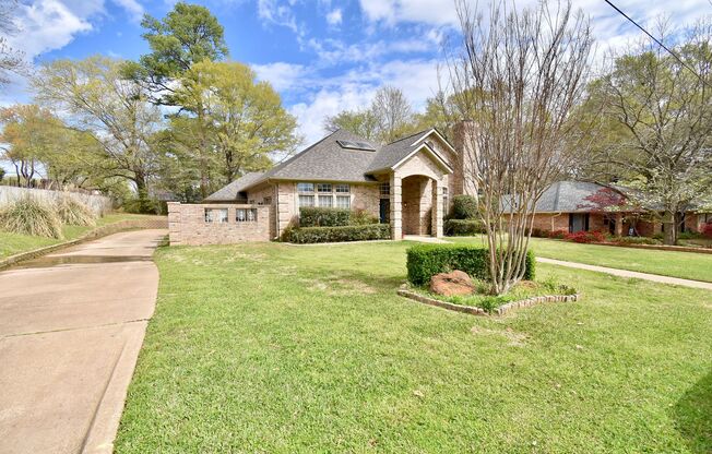 Stunning Home in the Heart of Tyler! 3bd 2.5 bath!