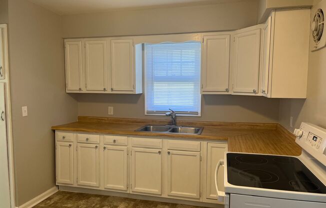 Adorable Cottage in North Omaha