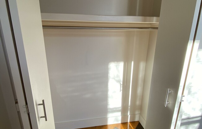 2 beds, 1 bath, 1,100 sqft, $4,400, Unit E214