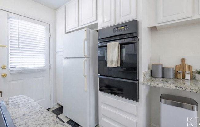 2 beds, 1 bath, 950 sqft, $1,295, Unit 10