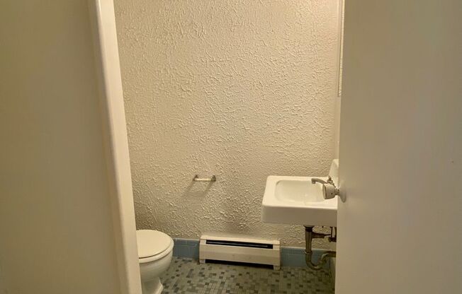 Studio, 1 bath, 400 sqft, $1,165, Unit 308