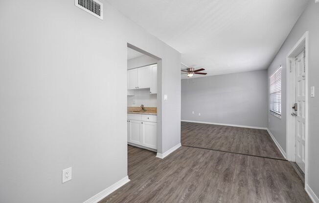 2 beds, 1 bath, 740 sqft, $1,395, Unit 211