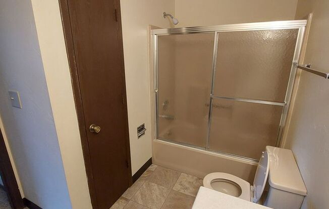 1 bed, 1 bath, 820 sqft, $939