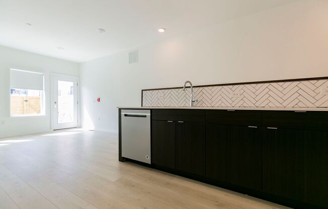 2 beds, 1 bath, 1,400 sqft, $1,745, Unit 1232 - A