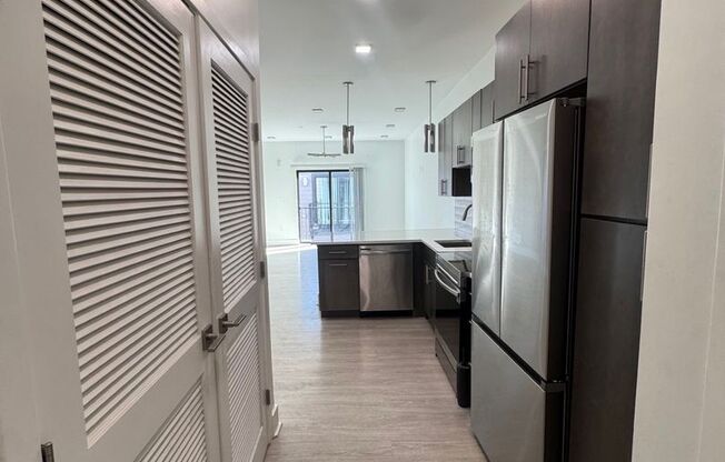 2 beds, 2 baths, 839 sqft, $1,600, Unit 400