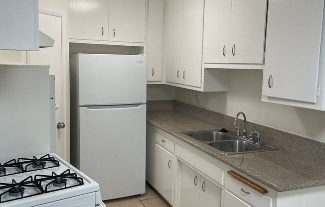 2 beds, 2 baths, 1,000 sqft, $3,395, Unit 4