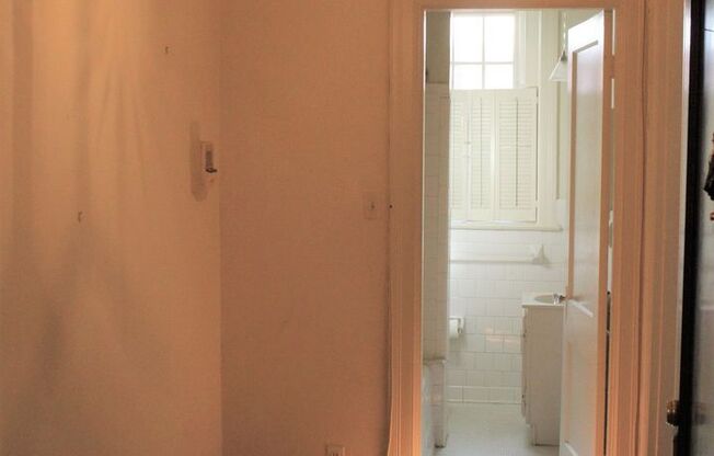 Studio, 1 bath, 392 sqft, $1,575, Unit 906 #203