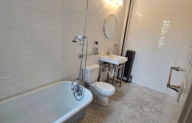 2 beds, 1 bath, 1,020 sqft, $1,745, Unit 905-26