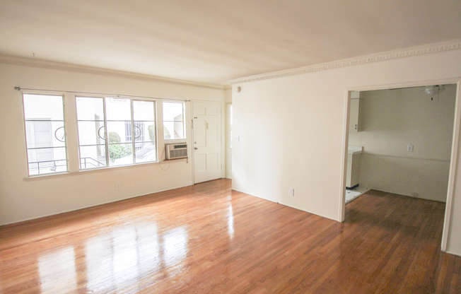 (6014) 8316 Blackburn Ave.