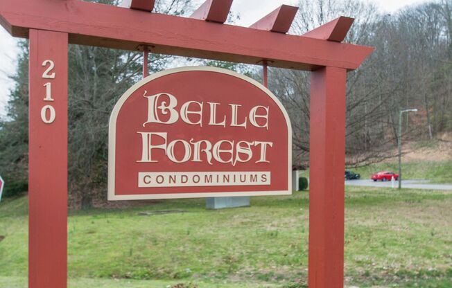 Great corner studio location in Belle Forest.
