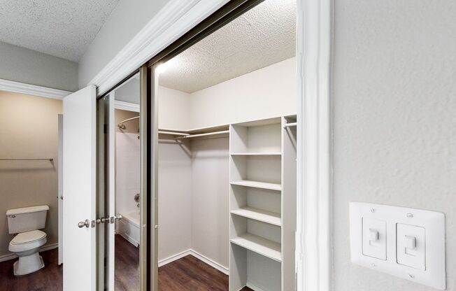1 bed, 1 bath, 825 sqft, $834