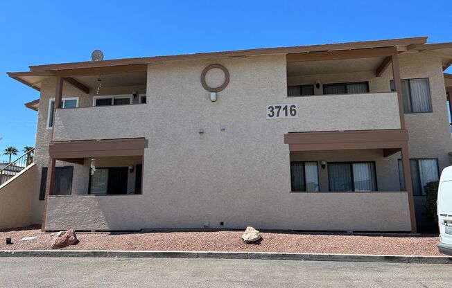 Downstairs Corner 2-Bedroom Condo in Central Las Vegas Location!
