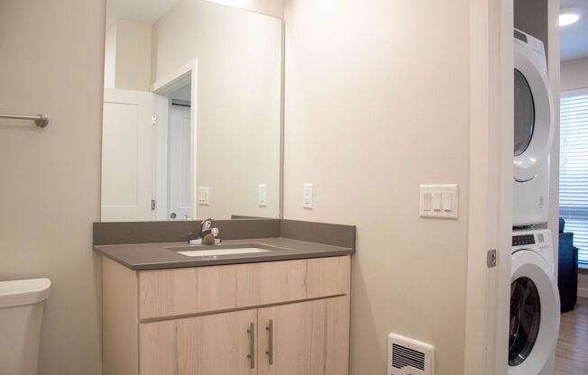 Studio, 1 bath, 470 sqft, $1,320