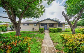 Classic Northeast San Antonio Gem with Two Living Areas - Realtor Commission: $500
