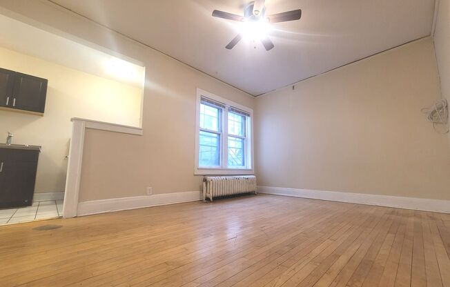 1 bed, 1 bath, $1,025, Unit 18