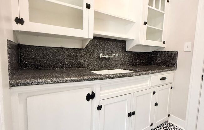2 beds, 1 bath, $1,195, Unit B3601