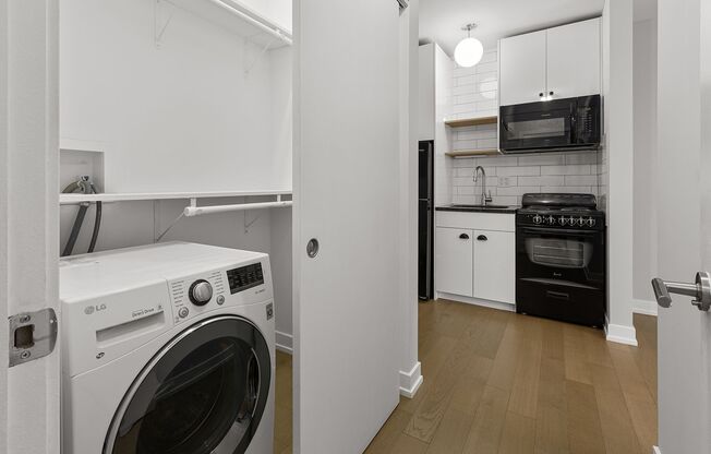 Studio, 1 bath, 225 sqft, $1,365, Unit 301