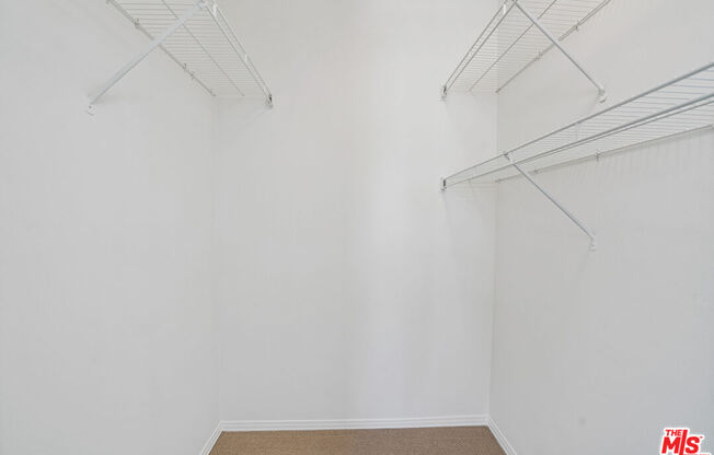 1 bed, 1 bath, 910 sqft, $2,900, Unit 355