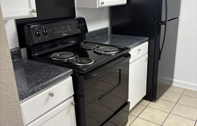 2 beds, 1 bath, 953 sqft, $1,349, Unit 563