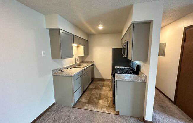 2 beds, 1 bath, $750