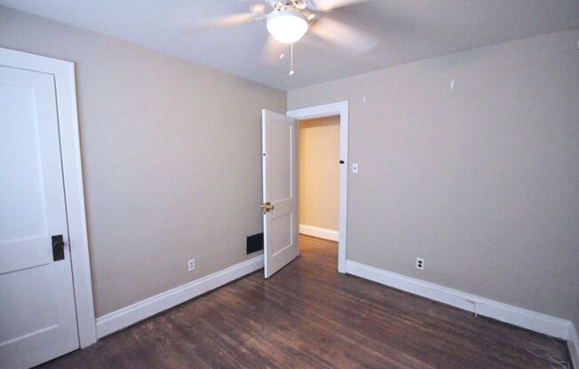 3 beds, 1 bath, $1,650, Unit 385