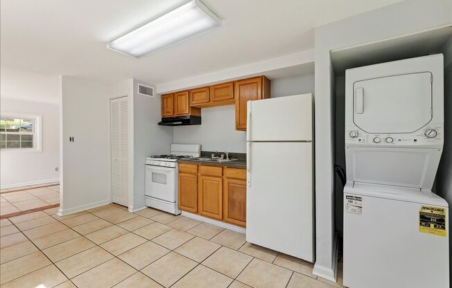 2 beds, 1 bath, $1,281, Unit Unit 3