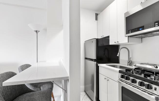 Studio, 1 bath, $2,700, Unit 11R