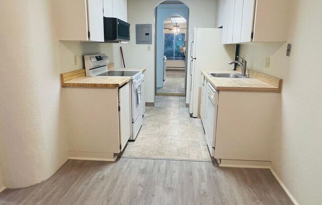 2 beds, 1 bath, $3,000, Unit Unit 133