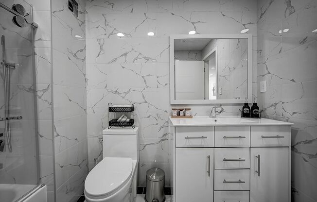 2 beds, 2 baths, 842 sqft, $2,300, Unit 207